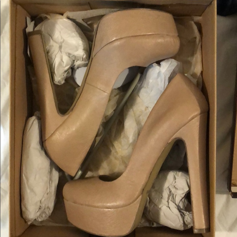 Zigi Zoho Pumps 6 inch heels size 6